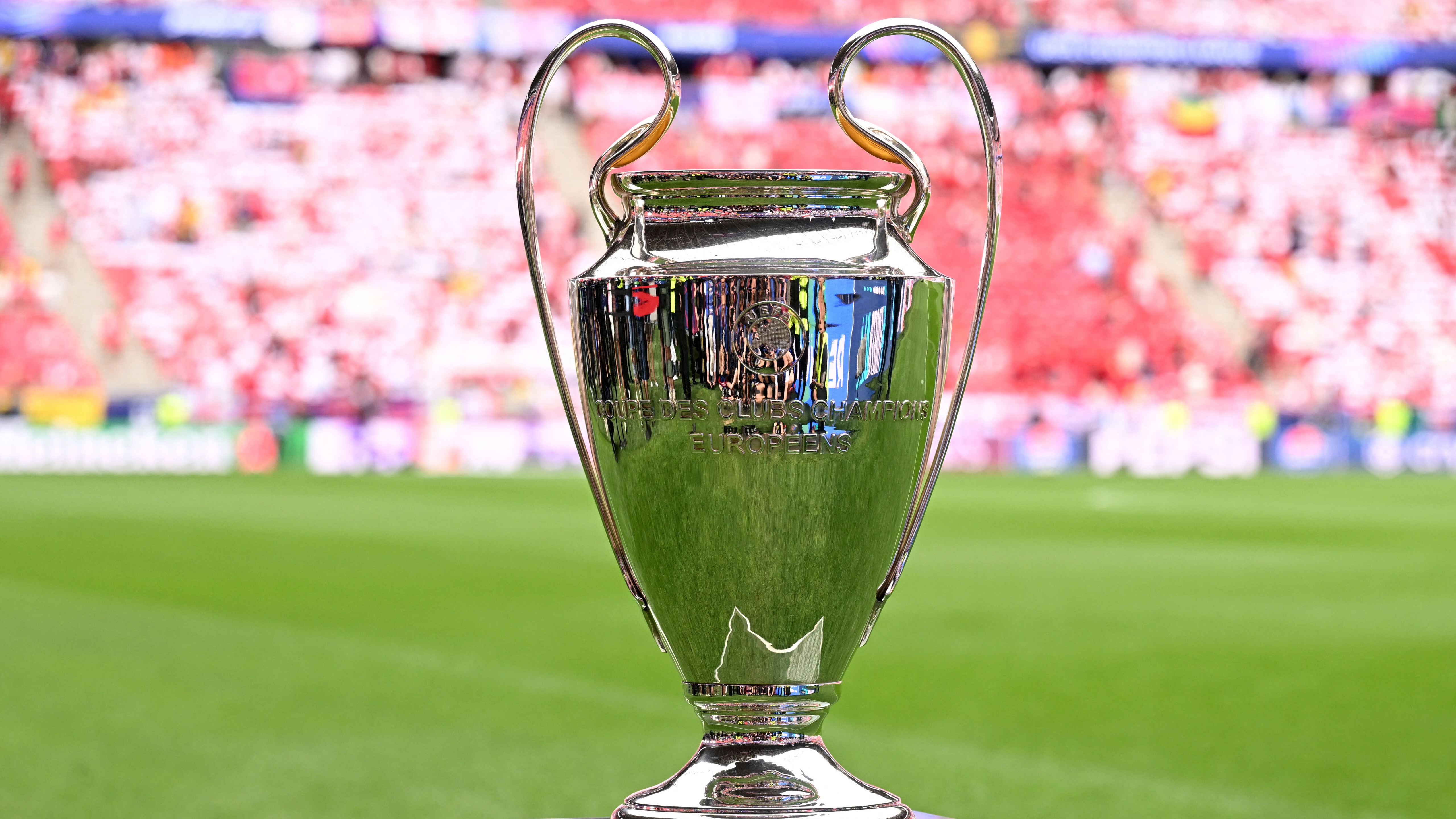 Paris Saint-Germain (PSG) ile Arsenal, Şampiyonlar Ligi finalinde karşı karşıya...