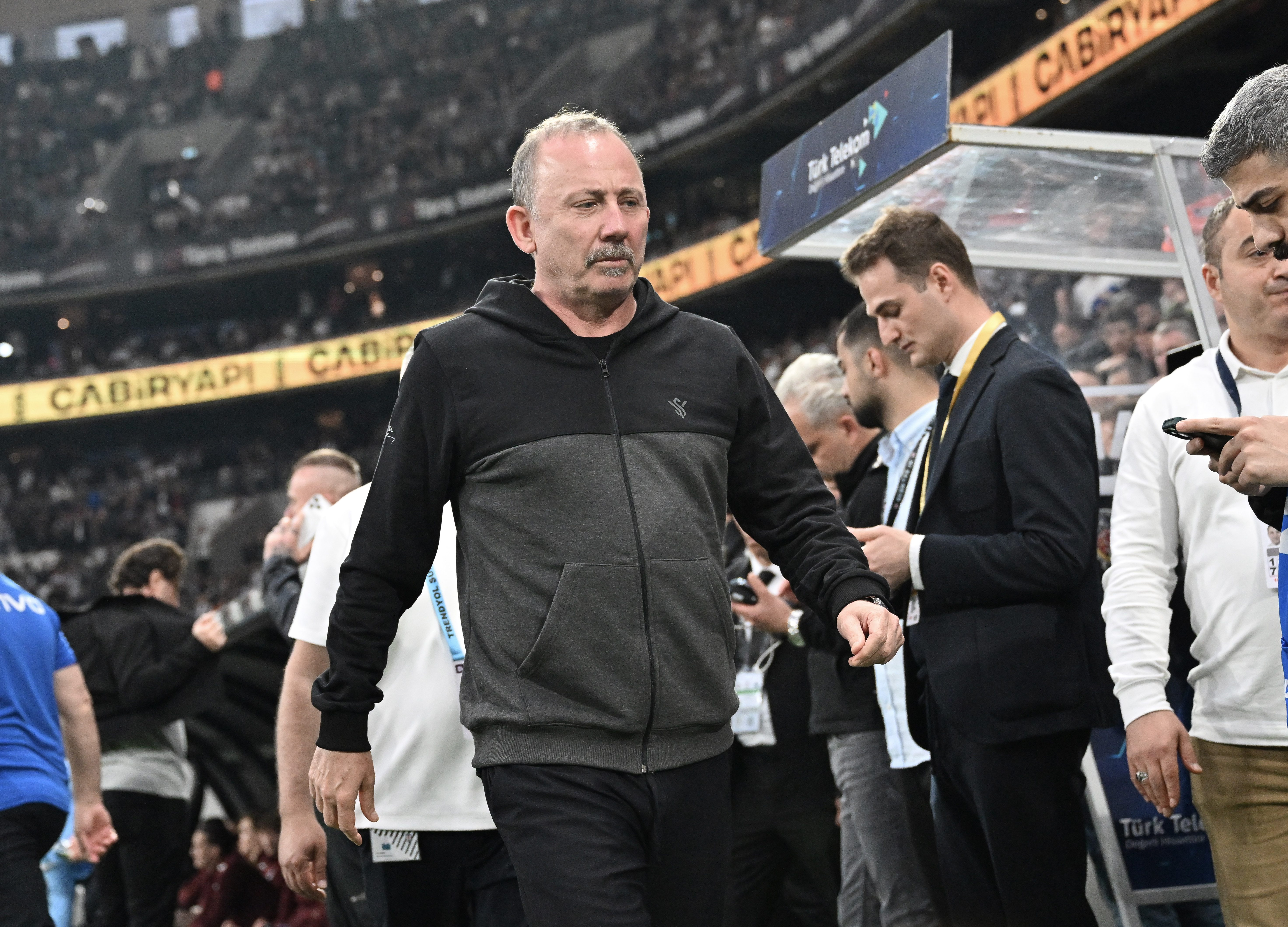 Trabzonspor maçında taraftarın tepki gösterdiği Sergen Yalçın'dan maç sonu istifa