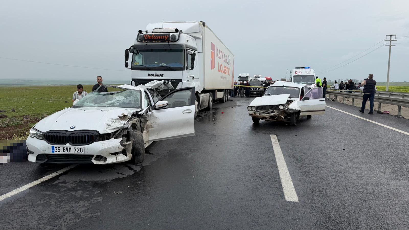 Şanlıurfa’nın Siverek ilçesinde meydana gelen zincirleme trafik kazasında 2 kişi