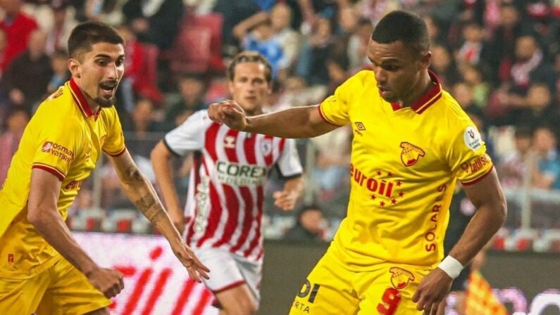 Samsunspor'a deplasmanda 3-0 kaybeden Göztepe, Avrupa hayallerine resmen veda etti.