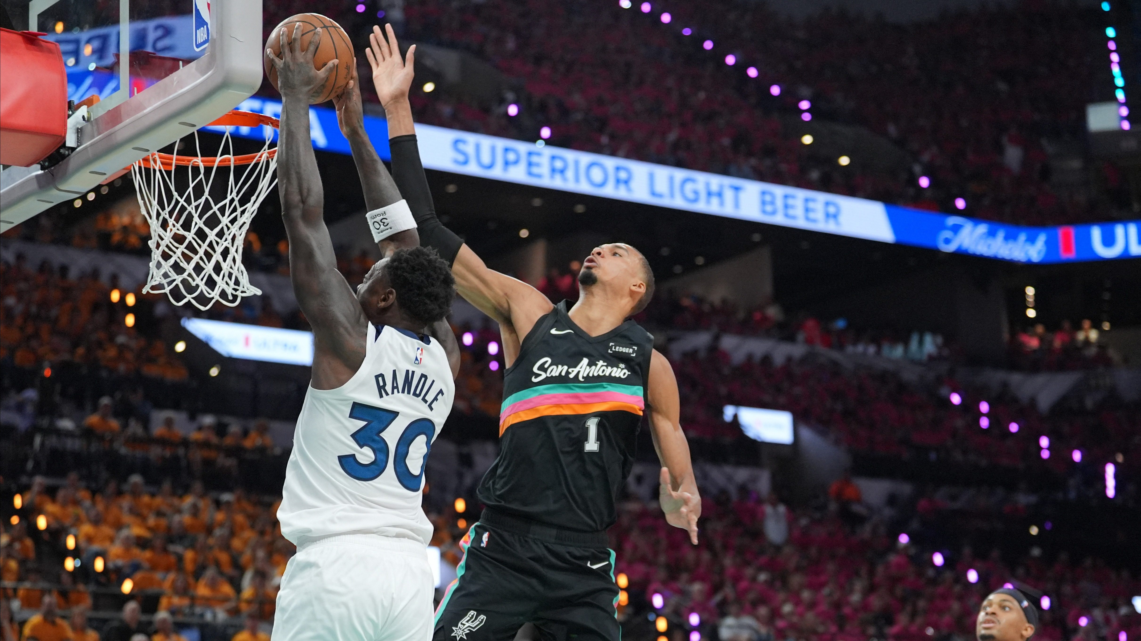 NBA play-off'larında Minnesota Timberwolves, Victor Wembanyama'nın tarihe geçtiği maçta San