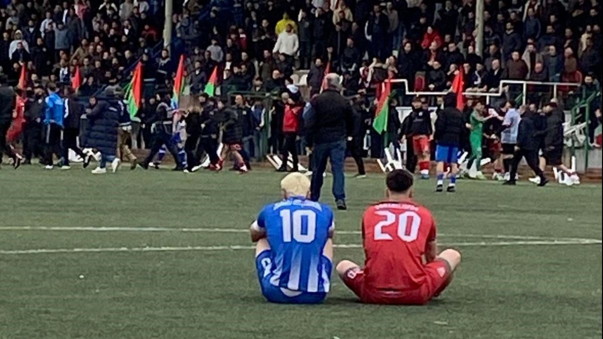 Yeşi sahalarda görülmemiş bir maç gerçekleşti. Bir futbolcu penaltıyı kaçırdı,