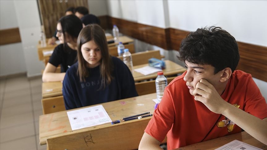 Liselere Geçiş Sistemi (LGS) kapsamındaki merkezi sınava hazırlanan 8. sınıf