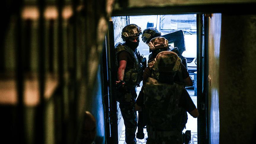 Göçmen kaçakçılarına yönelik 24 ilde düzenlenen operasyonlarda gözaltına alınan 48
