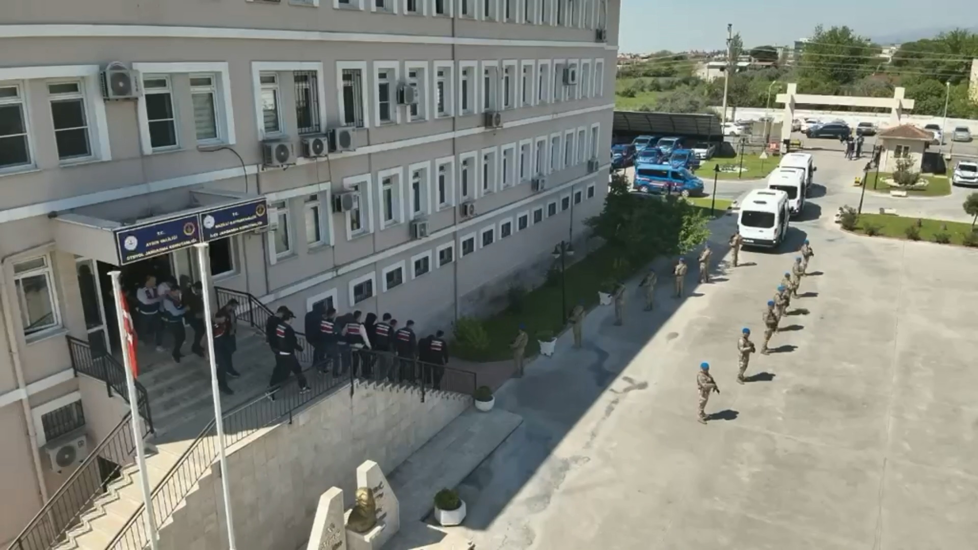 Jandarma tarafından 5 ilde düzenlenen uyuşturucu operasyonlarında 341 şüphelinin gözaltına