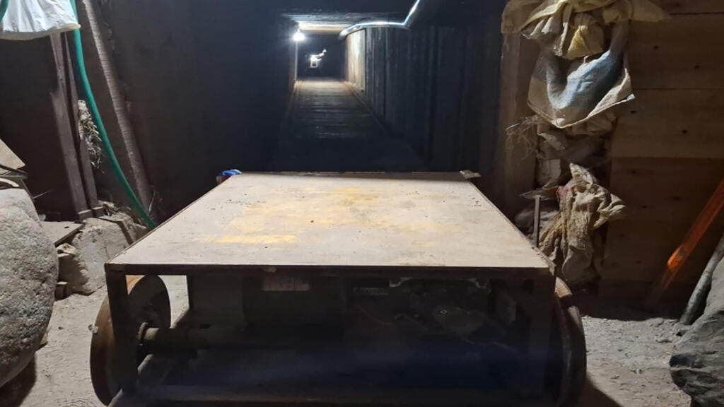 ABD'li yetkililer, Meksika sınırının altından geçen ve Kaliforniya'daki bir mağazada