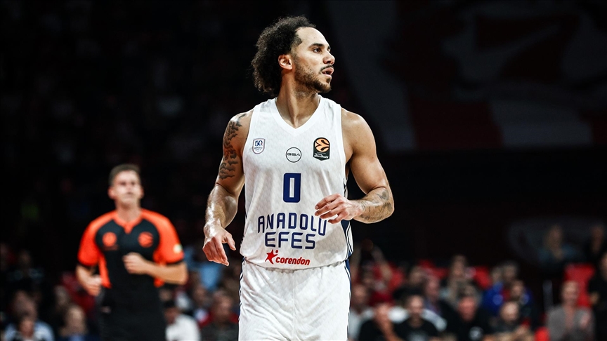 Anadolu Efes, Shane Larkin ile yollarını ayırdı. Lacivert beyazlı kulüp