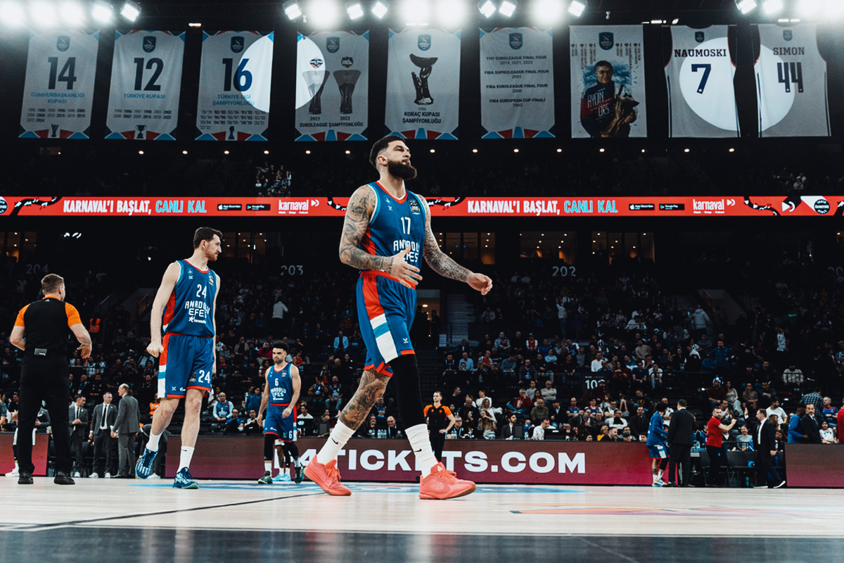 Anadolu Efes, yeni sezon hazırlıkları kapsamında Vincent Poirier ile yolların