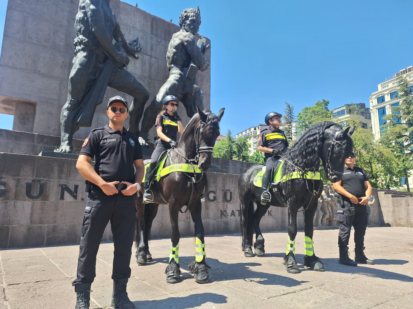 Ankara'da gelecek hafta düzenlenecek NATO Zirvesi öncesi 22 atlı polis