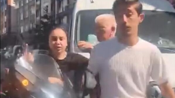Kağıthane’de trafikte yol verme tartışması yaşadığı hafif ticari aracın önünü