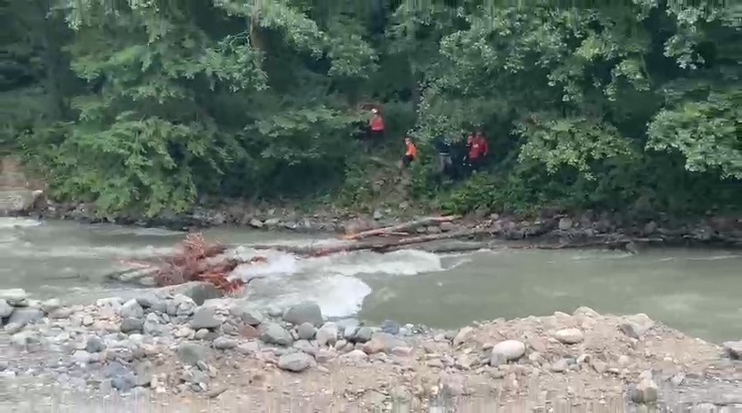 Rize'nin Çamlıhemşin ilçesinde haber alınamayan Volkan Civelekoğlu'nun cansız bedeni derede