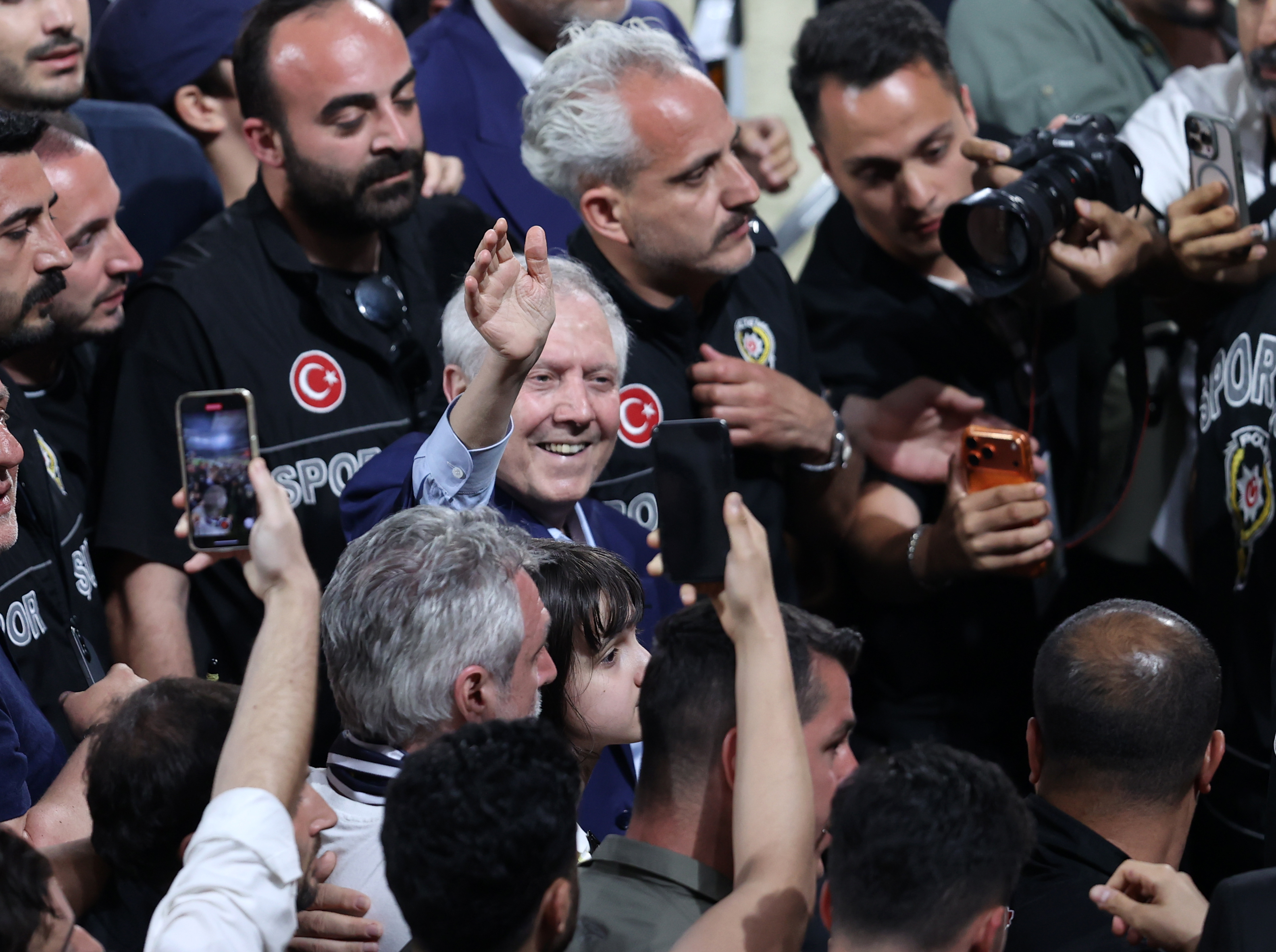 Fenerbahçe'de 8 yıl aradan sonra yeniden başkan olan Aziz Yıldırım'ın
