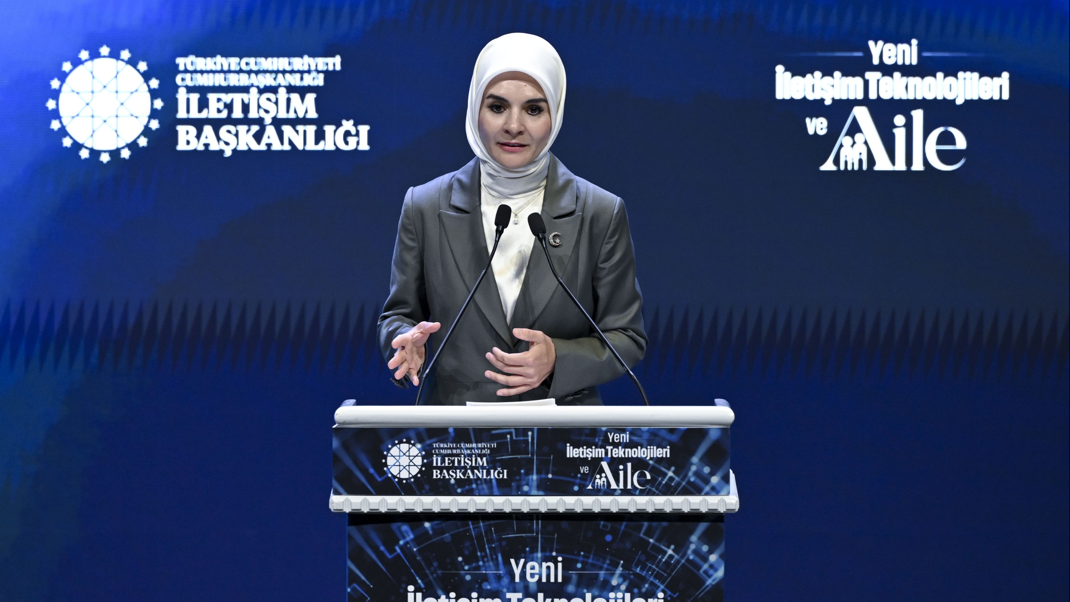 Aile ve Sosyal Hizmetler Bakanı Mahinur Özdemir Göktaş, "Aile değerlerini