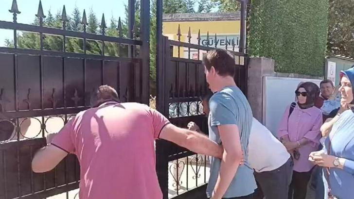 Bursa'da Yükseköğretim Kurumları Sınavı'na (YKS) girecek bir öğrenci, otomobilde unuttuğu