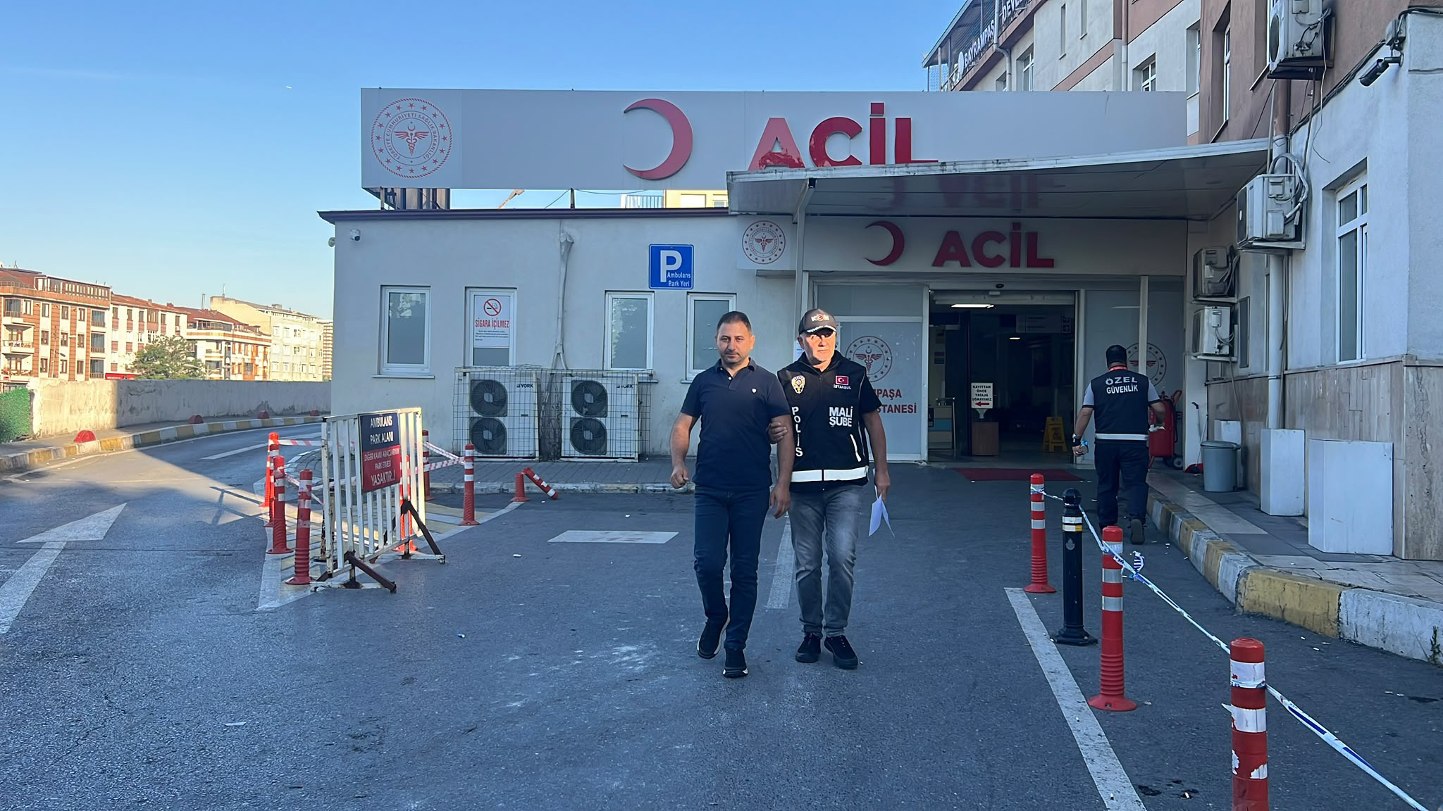 Beylikdüzü Belediyesi'ne düzenlenen operasyonda, imar ve ruhsat yolsuzluğu iddiasıyla 27
