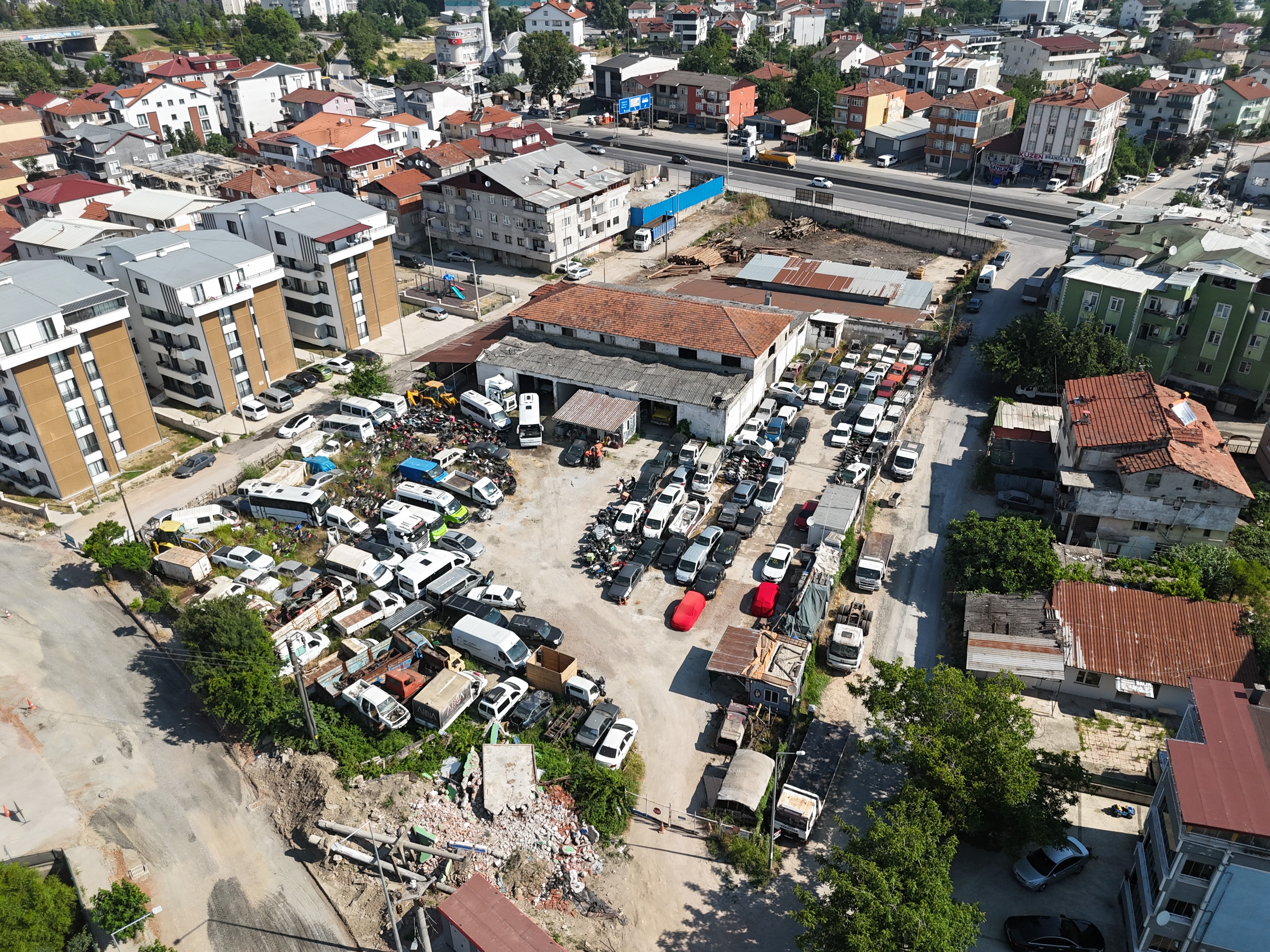 Kocaeli'de trafikten men edilen veya haciz kararı bulunan yüzlerce araç,
