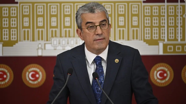 Partiden ihraç istemiyle disipline sevk edildikten sonra Grup Başkanvekilliği düşürülen