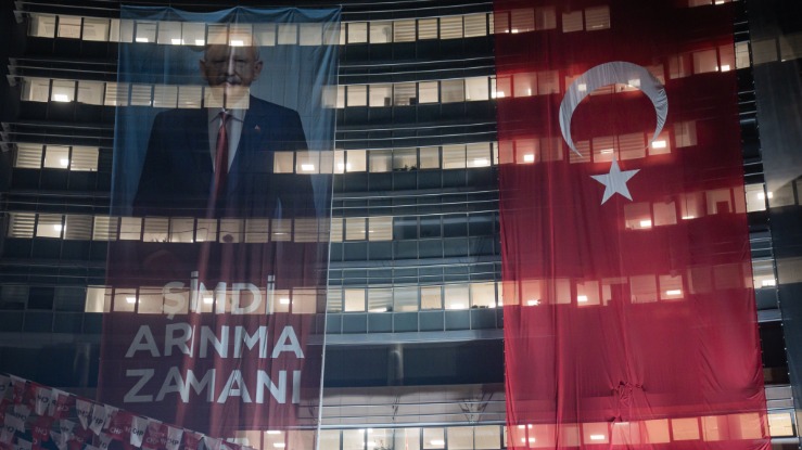 CHP Yüksek Disiplin Kurulu (YDK) Başkanı Mahir Polat, Özgür Özel