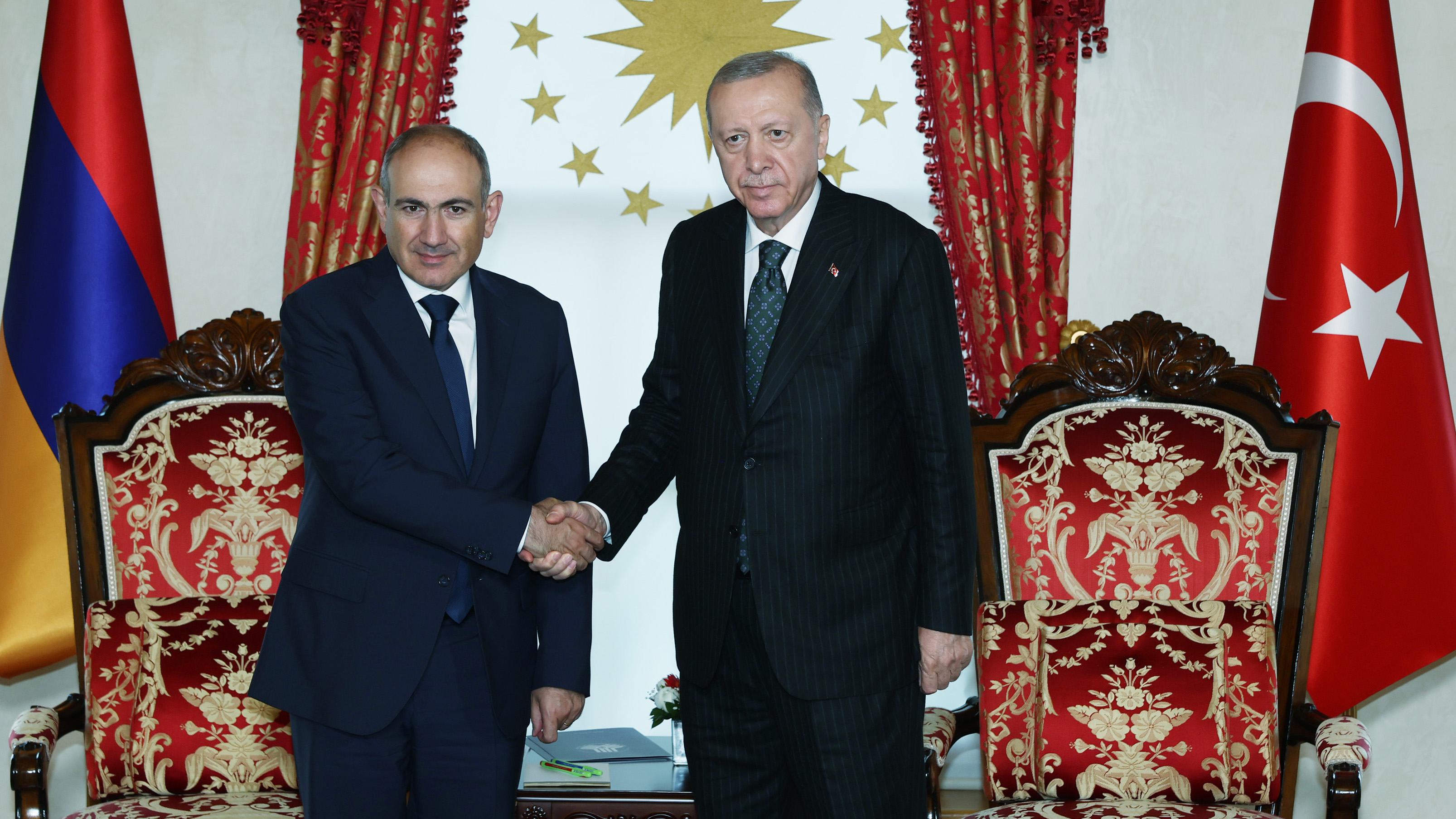 Cumhurbaşkanı Recep Tayyip Erdoğan, Ermenistan Başbakanı Nikol Paşinyan ile bir