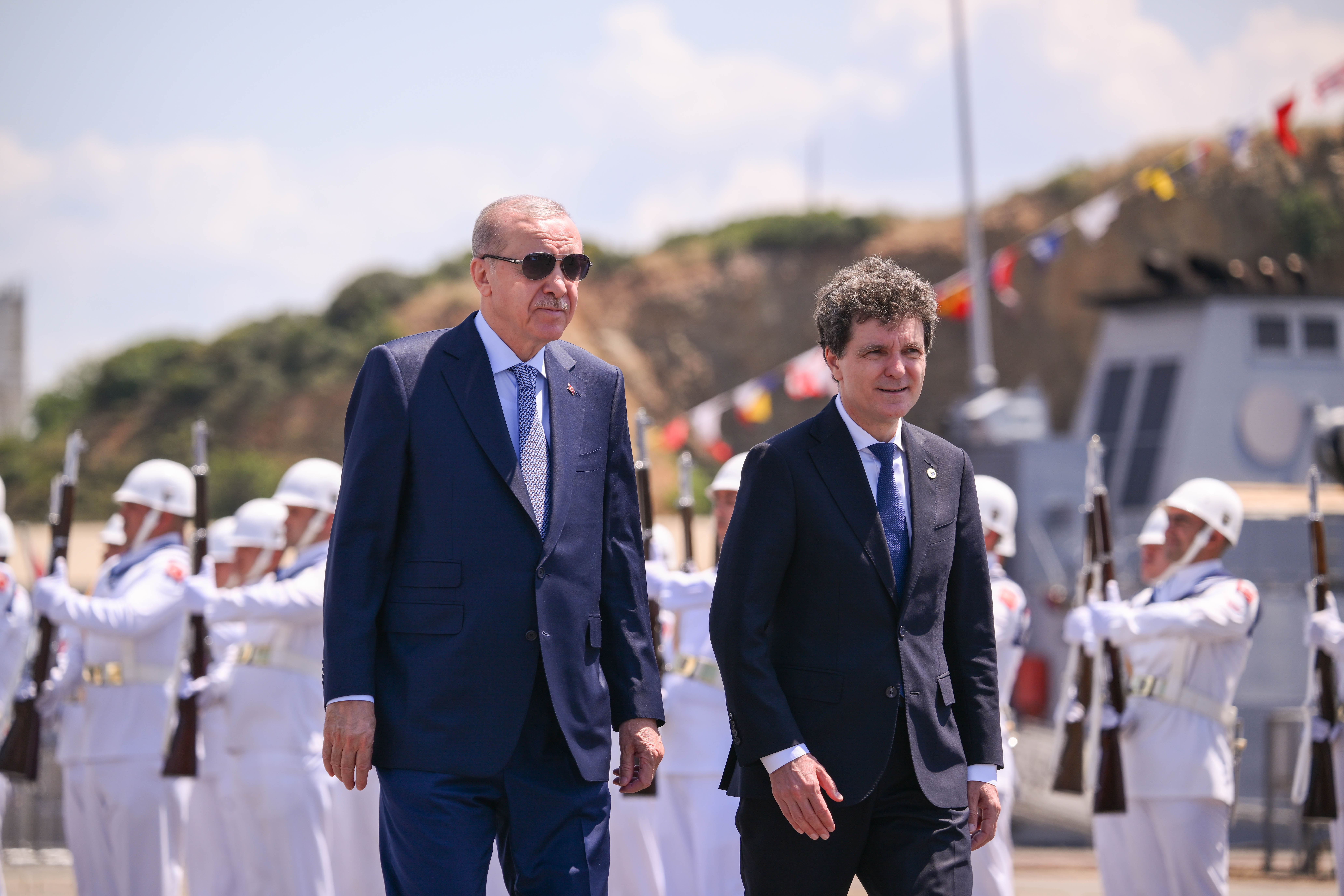Cumhurbaşkanı Recep Tayyip Erdoğan, Romanya Cumhurbaşkanı Nicuşor Dan ile görüşmesinde,