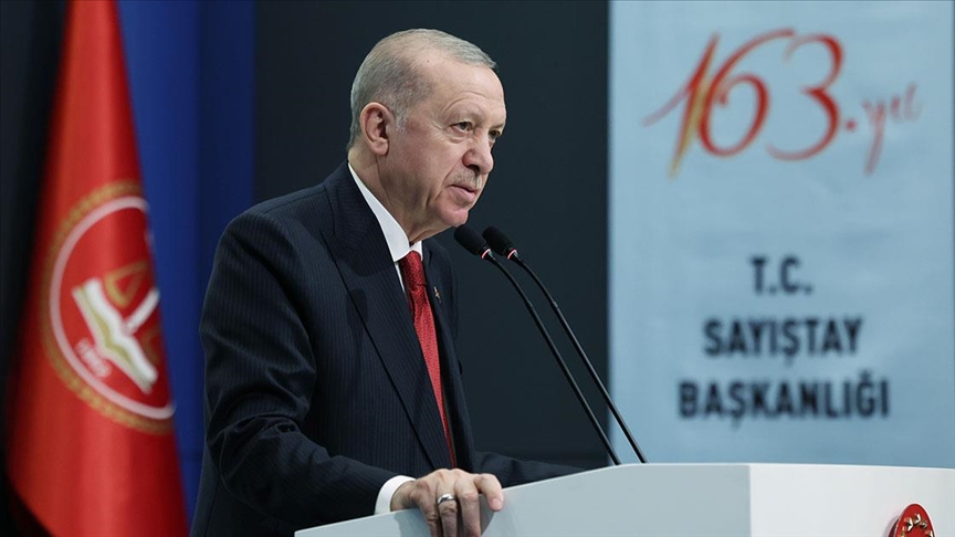 Cumhurbaşkanı Recep Tayyip Erdoğan, Türkiye'nin geçmişte savrukluğun sıkıntısını çok çektiğini