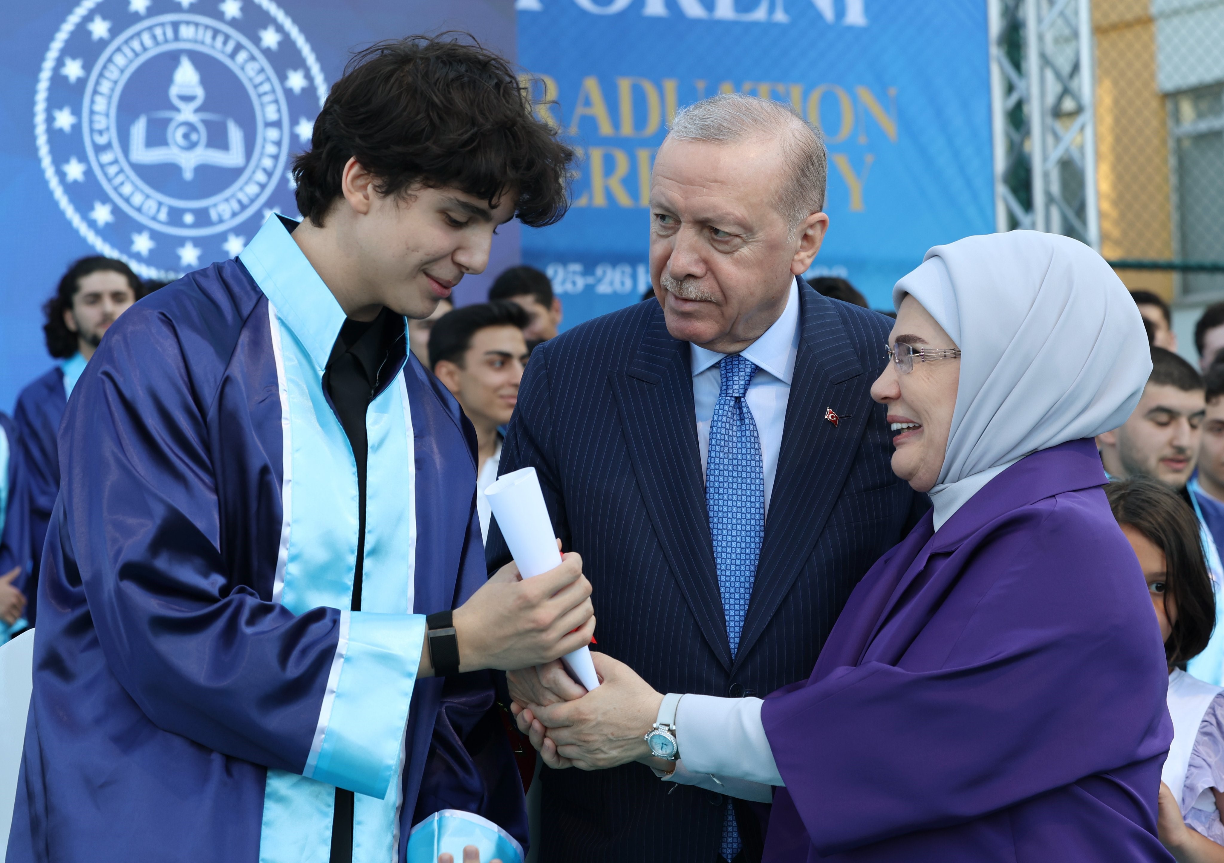 Cumhurbaşkanı Recep Tayyip Erdoğan, torunu Ömer Tayyip Erdoğan'ın mezuniyet törenine