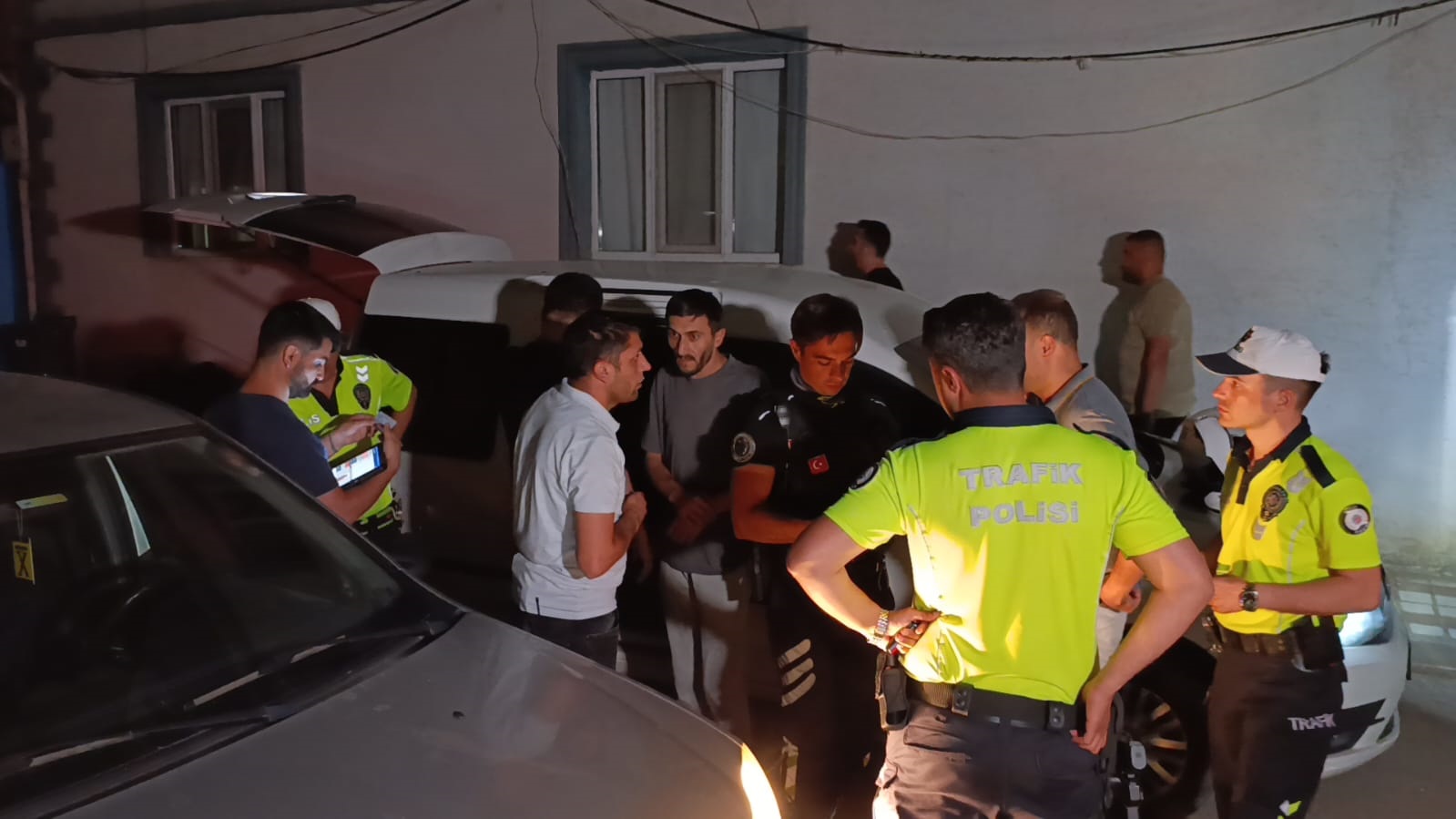 Bursa'nın İnegöl ilçesinde trafik ekiplerinin "dur" ihtarına uymayarak kaçan alkollü