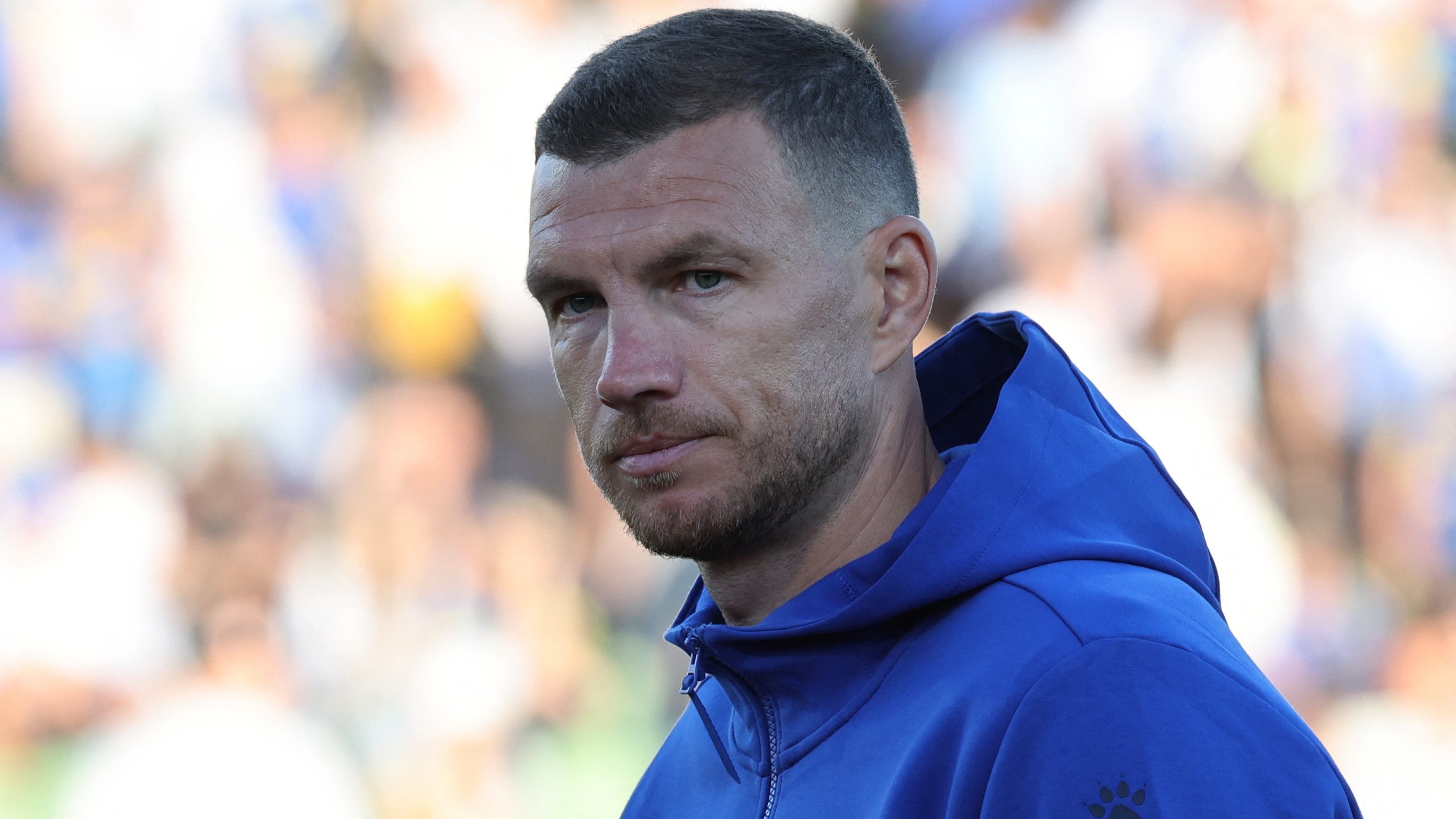 Fenerbahçe'nin eski futbolcusu Edin Dzeko, Bosnalı çocuklara yazdığı mektubu paylaştı.