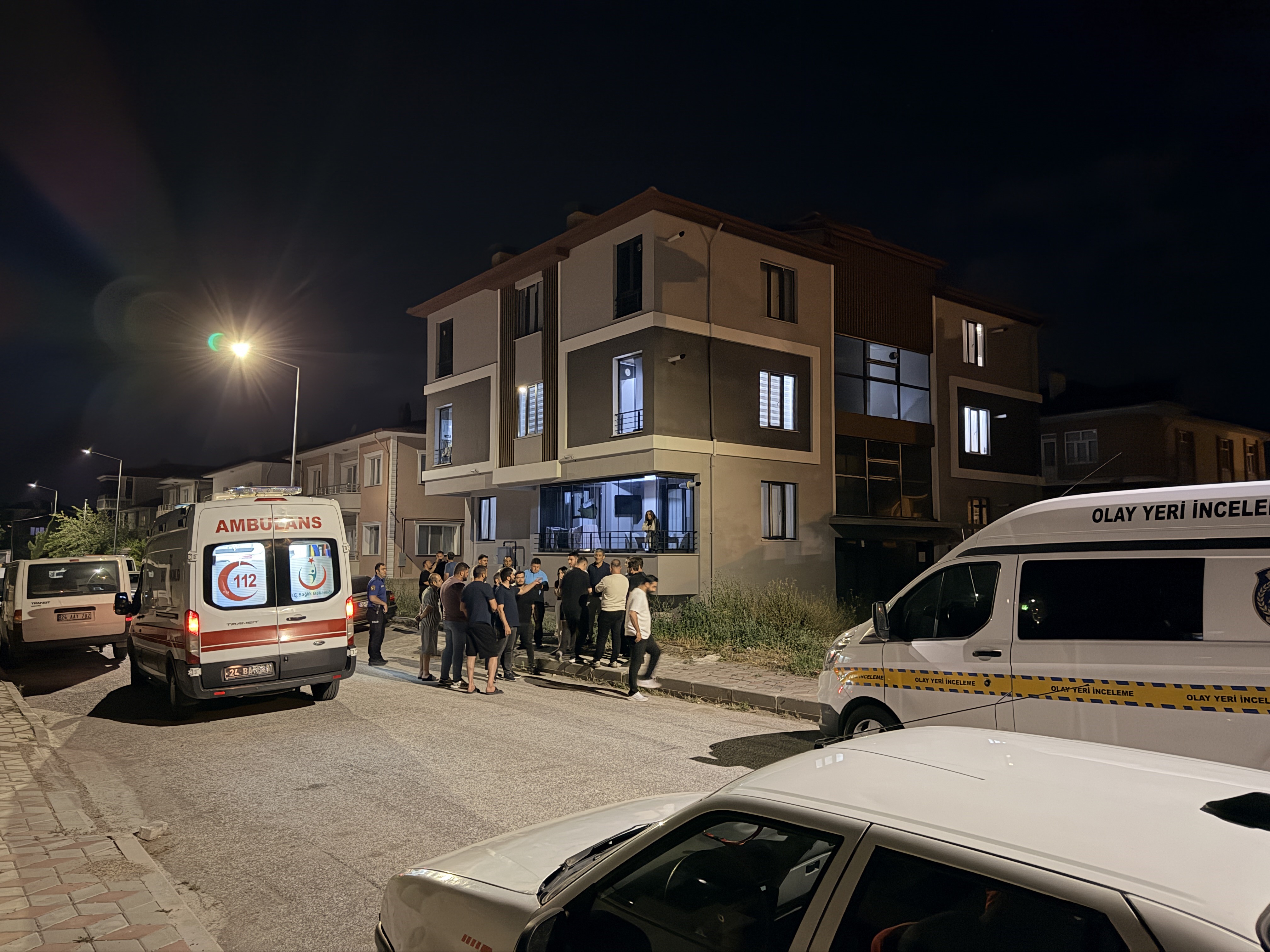 Erzincan’da B.K. isimli erkek, eski eşi S.K. ile yanında bulunan