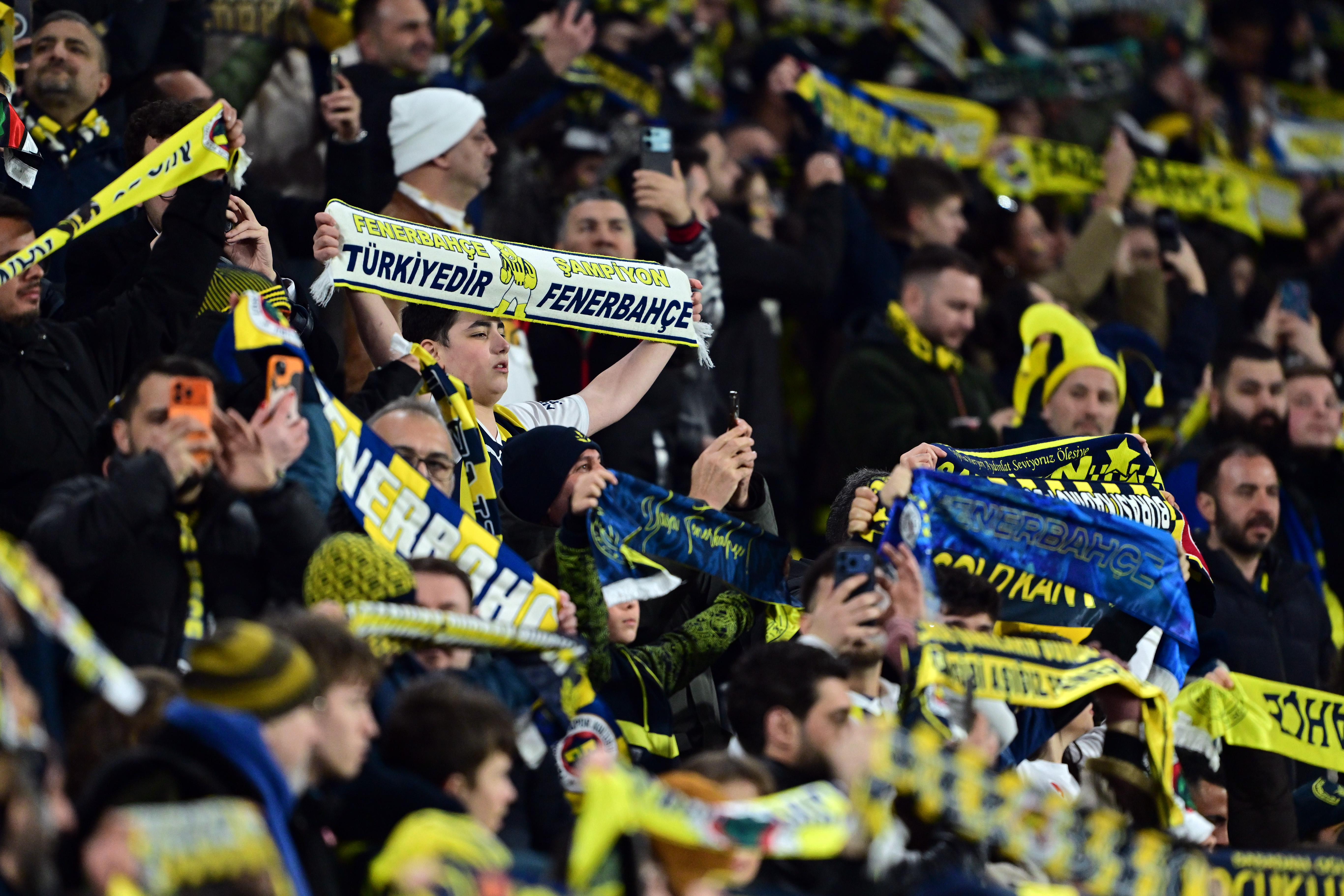 Yeni sezona şampiyonluk parolasıyla başlayacak olan Fenerbahçe'nin hazırlık programı duyuruldu.