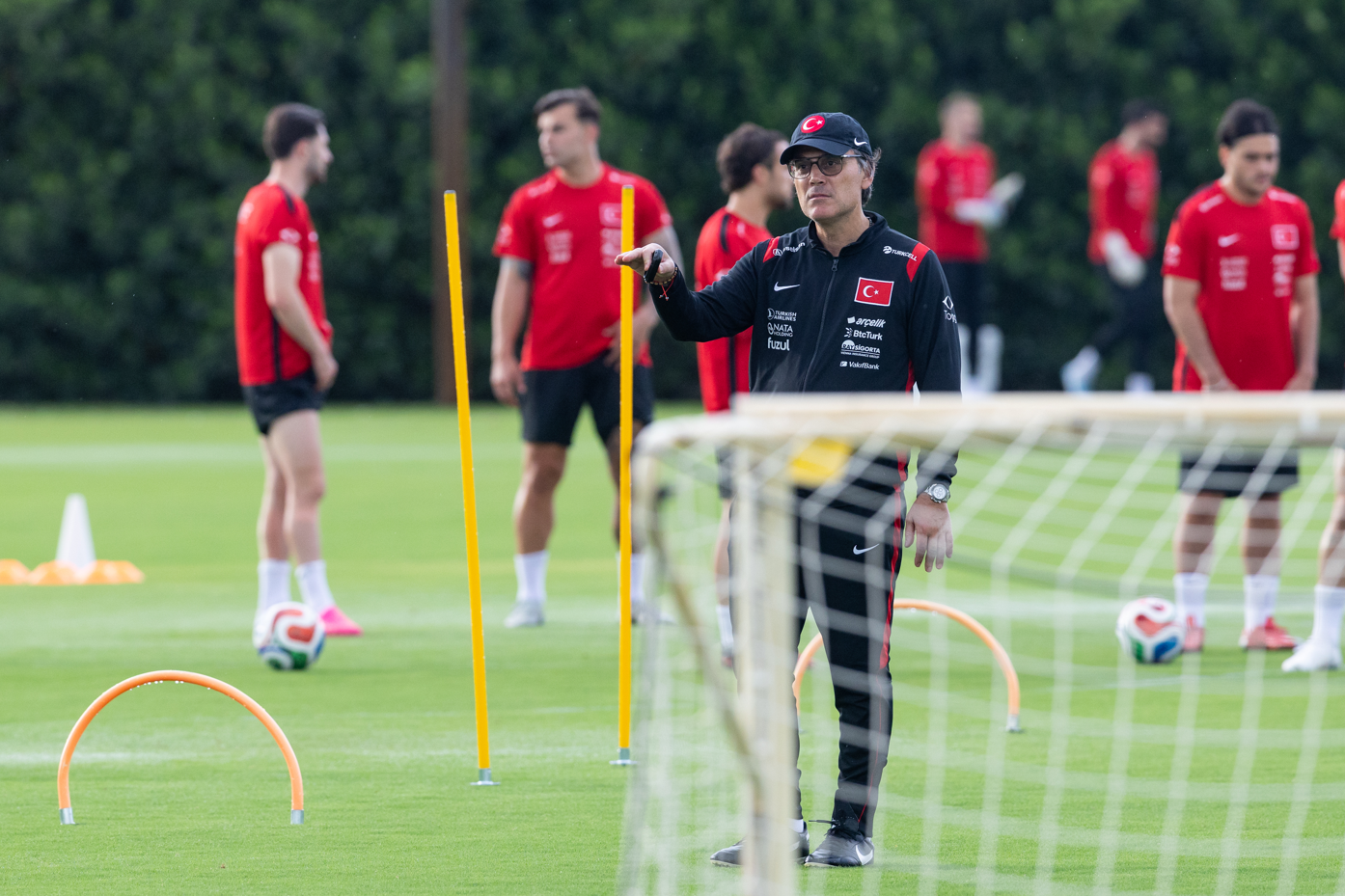 Günün spor sayfalarında, spor gündeminden en yeni gelişmeler ve transfer