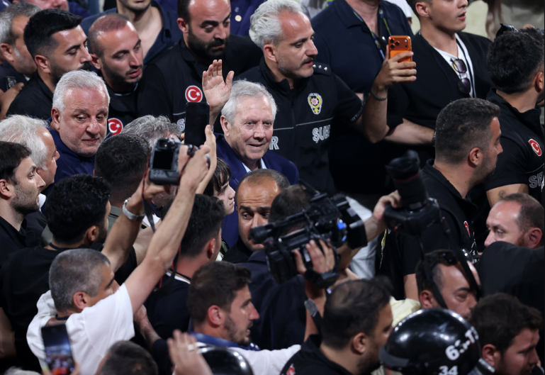 Günün spor sayfalarında, spor gündeminden en yeni gelişmeler ve transfer