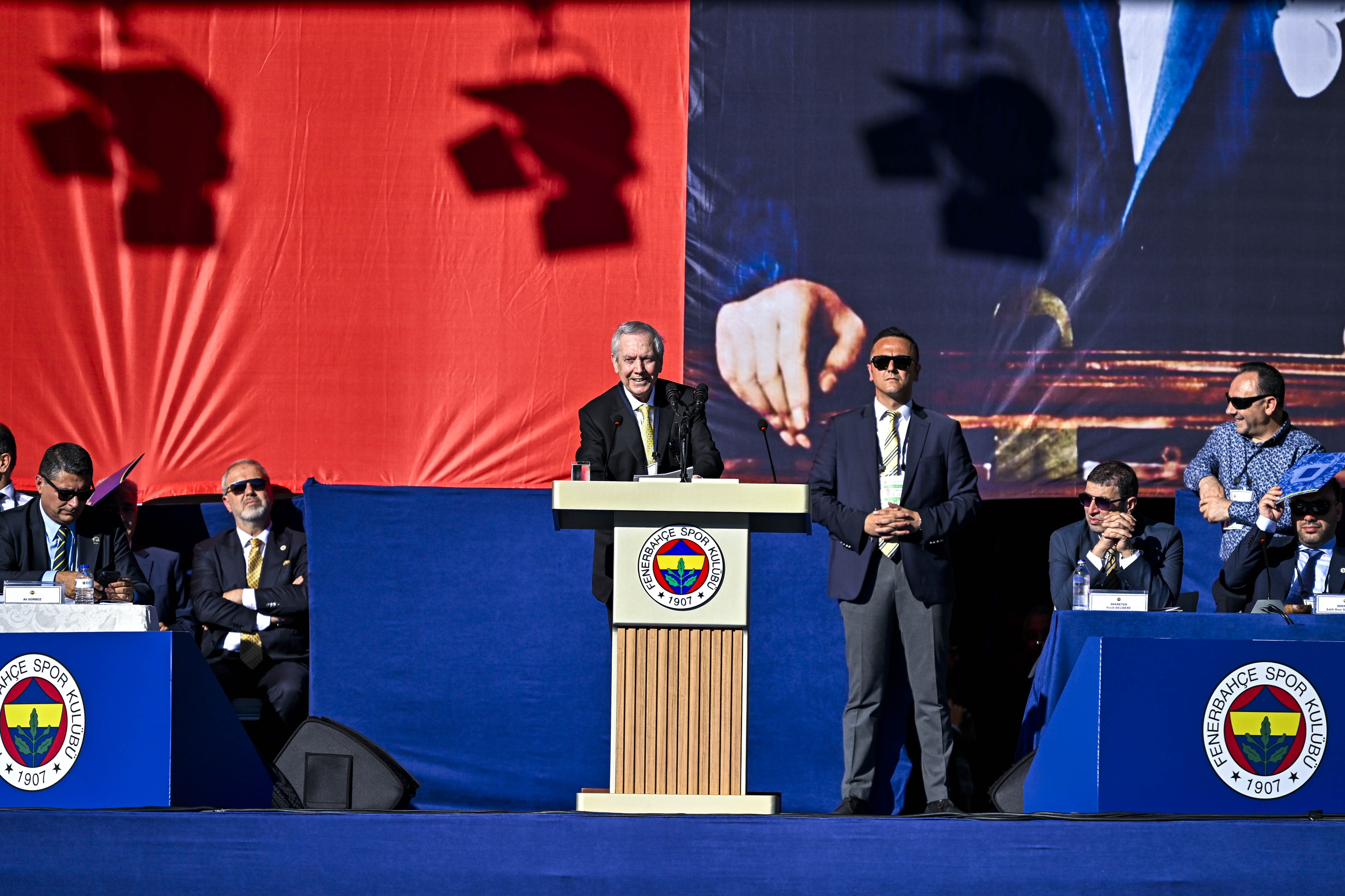 Günün spor sayfalarında, spor gündeminden en yeni gelişmeler ve transfer