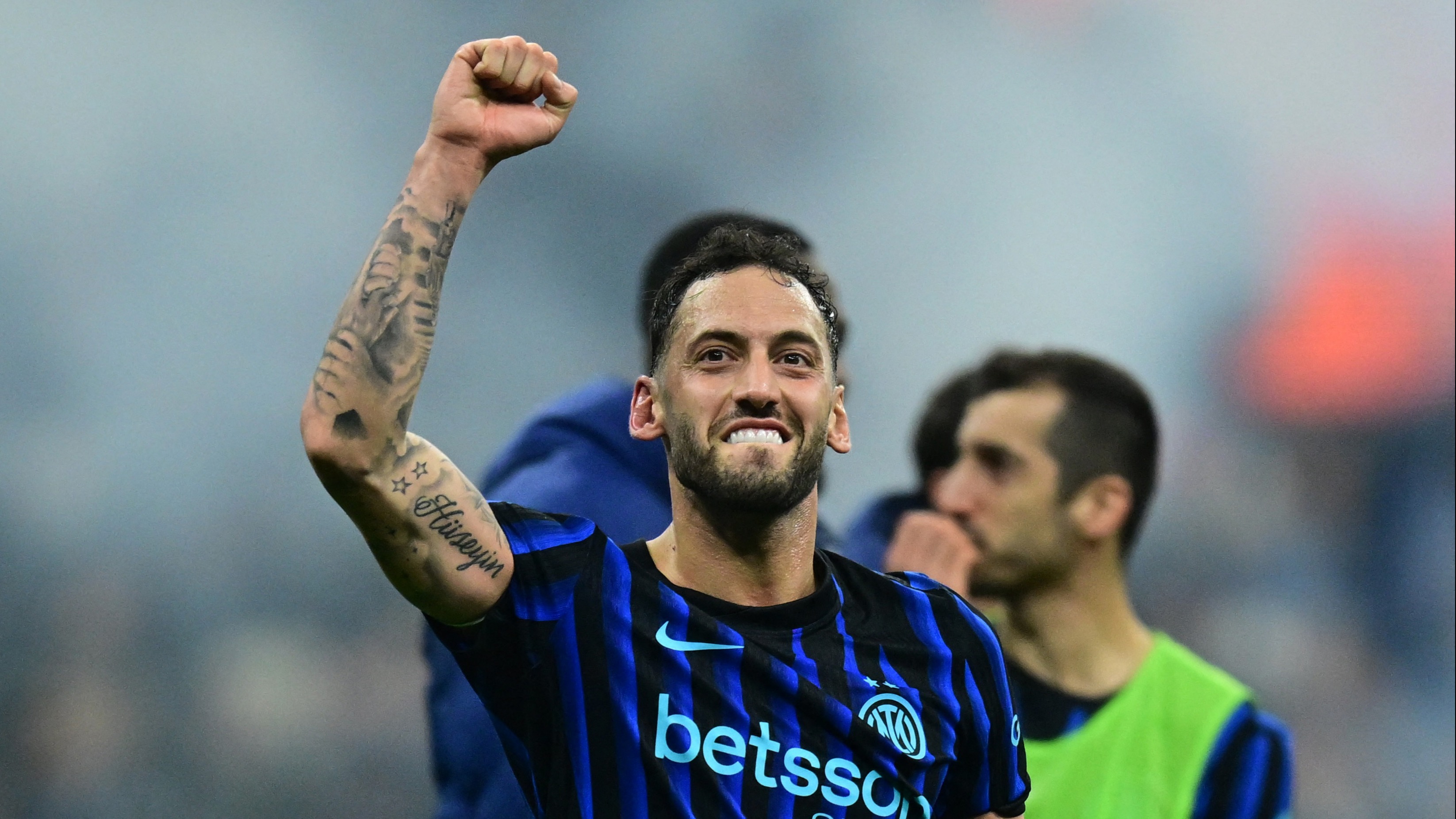 İtalyan devi Inter, Hakan Safi'nin transfer açıklaması sonrası Hakan Çalhanoğlu