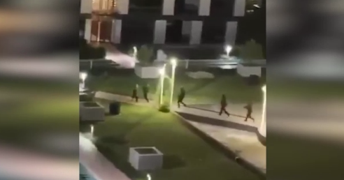 Irak güvenlik güçleri, Bağdat'taki Yeşil Bölge'ye baskın düzenledi. Yerel basın,