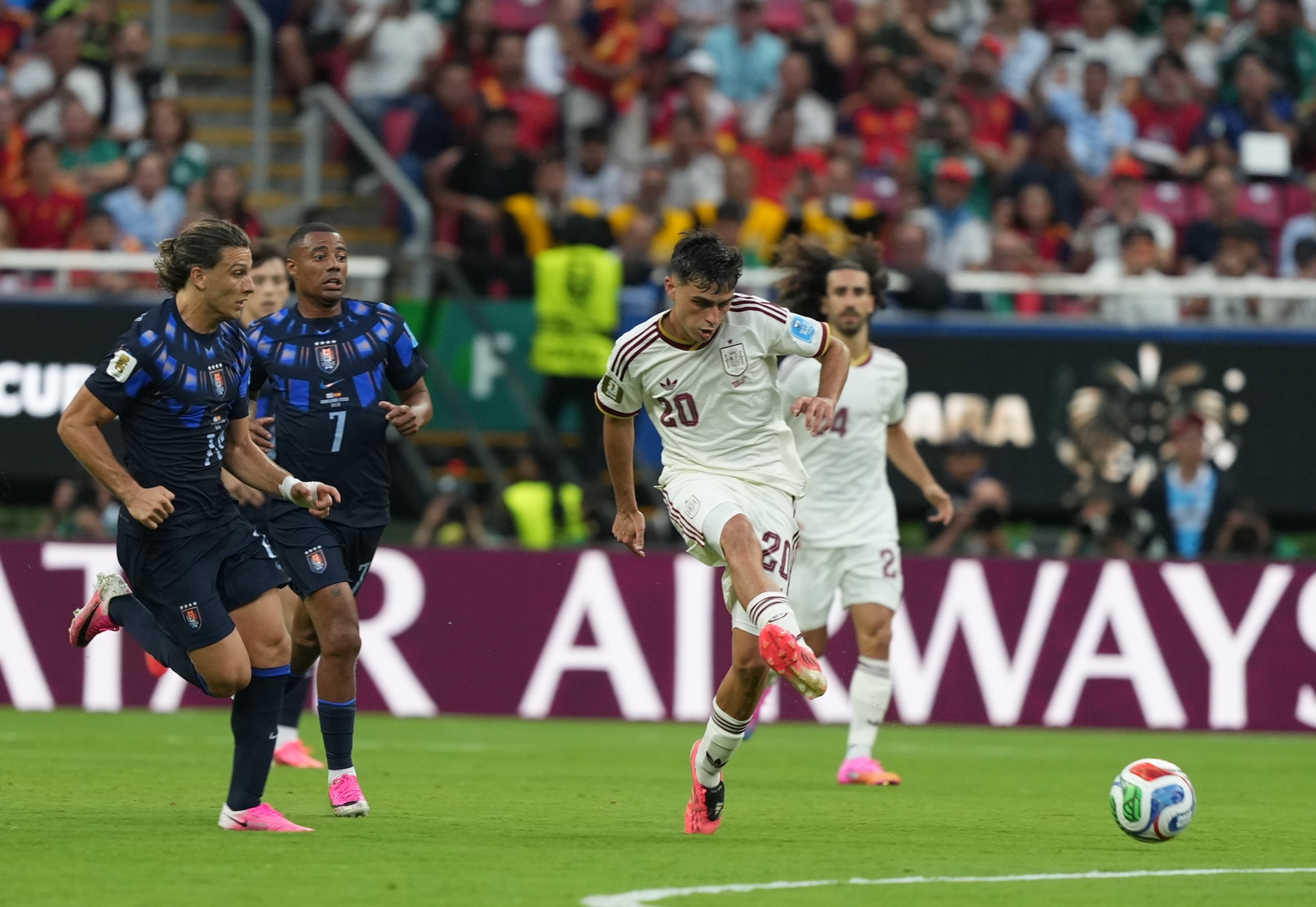 Dünya Kupası'nda Uruguay'ı 1-0 mağlup eden İspanya tur atladı.
