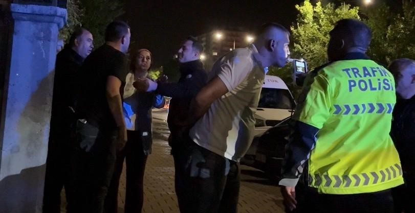 Kayseri’de polisin ‘dur’ ihtarına uymayarak kaçan alkollü sürücü evinin önünde