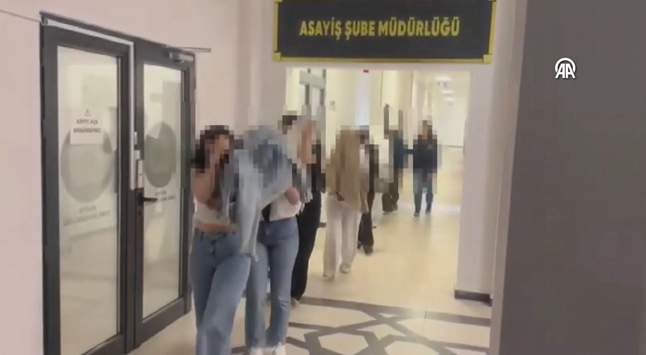 Kocaeli merkezli 4 ilde düzenlenen fuhuş operasyonunda 18 zanlı gözaltına