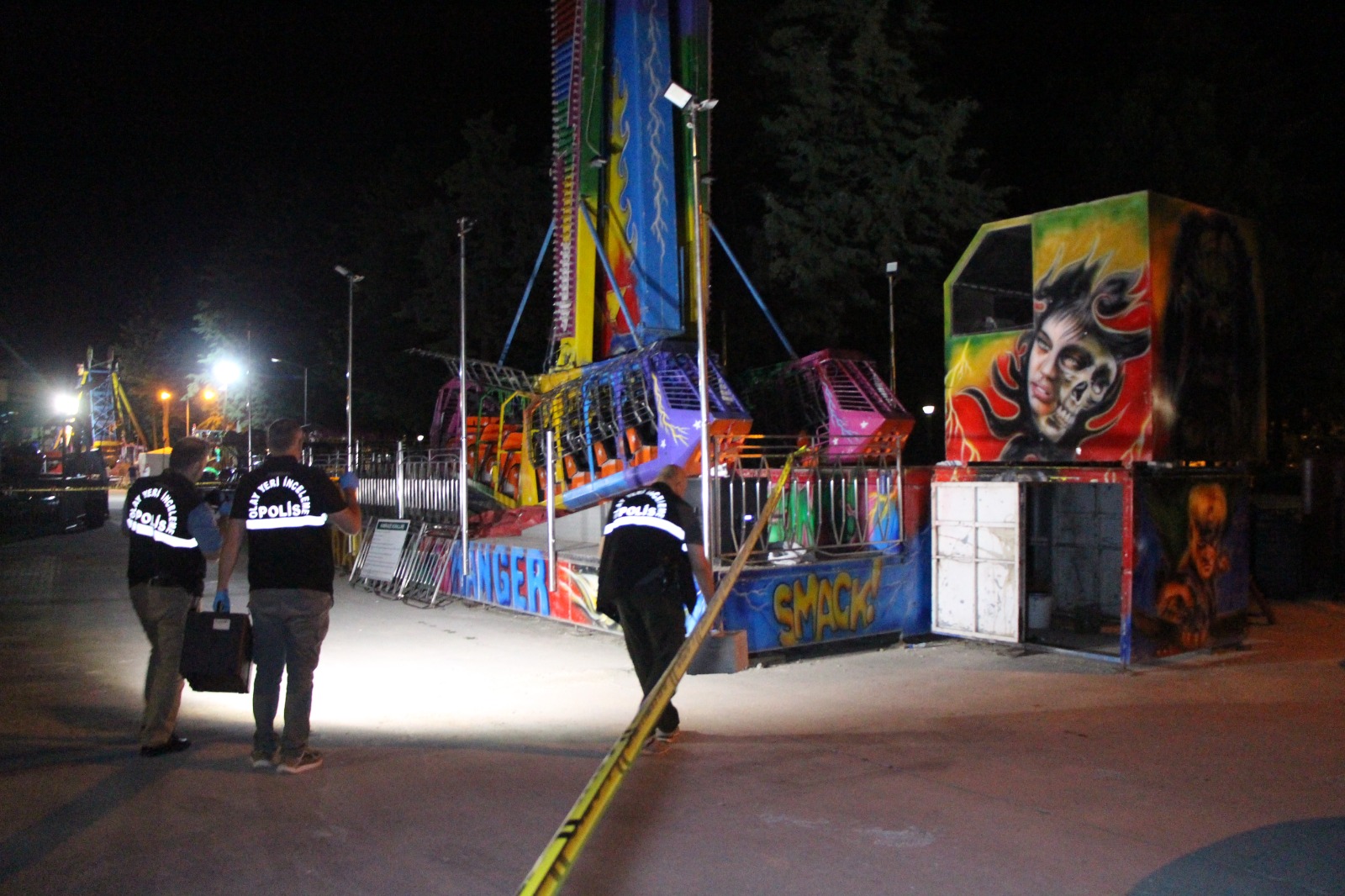 Amasya'da lunaparkta çalışan Burak Kırıkçı (20), ranger (kamikaze) isimli eğlence