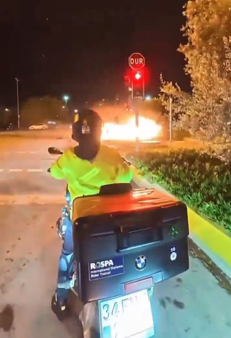 Maltepe Sahil Yolu’nda iki otomobilin çarpışması sonucu meydana gelen kazada