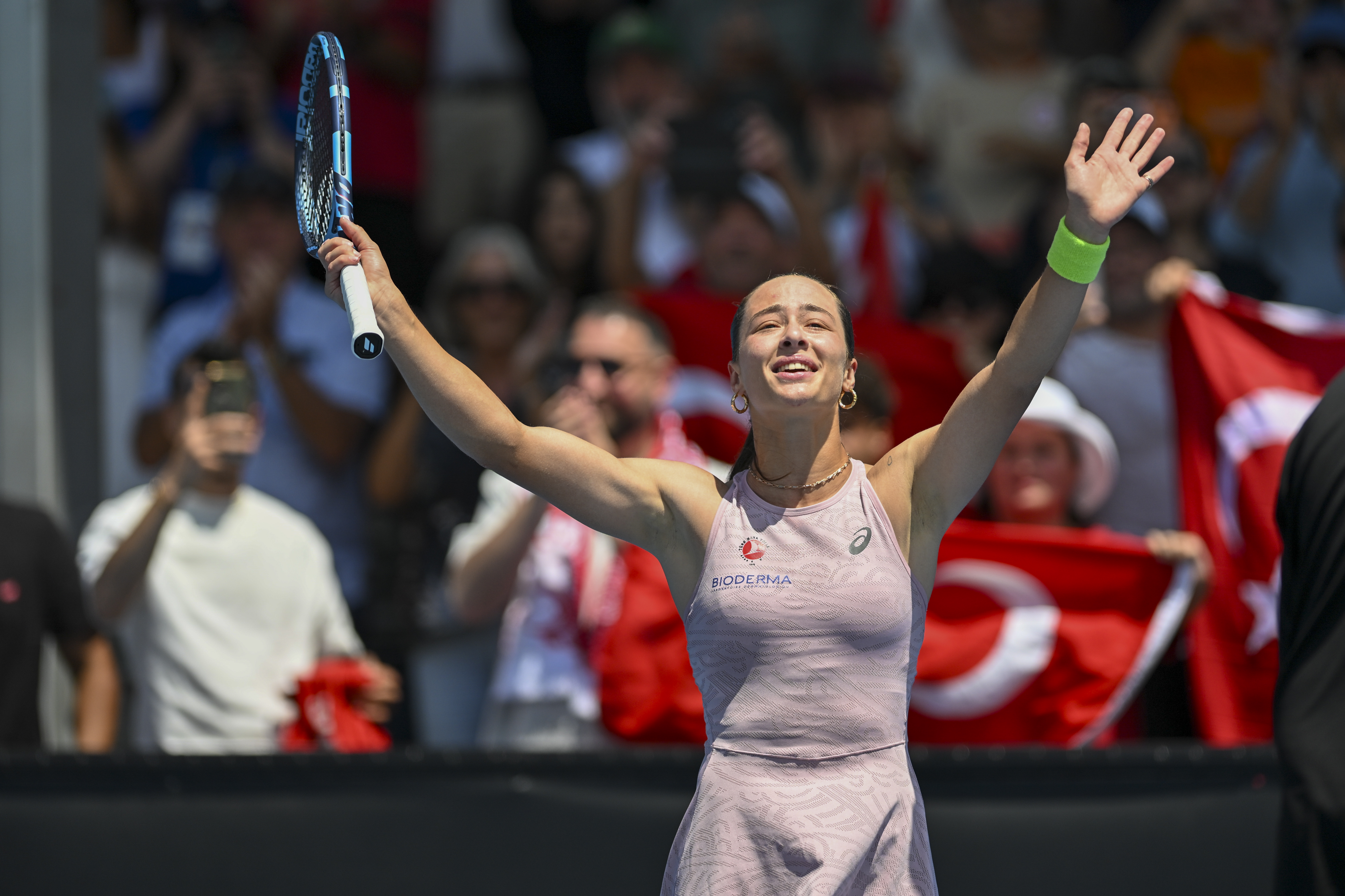 Milli tenisçi Zeynep Sönmez, Eastbourne Açık'a çeyrek finalde veda etti.