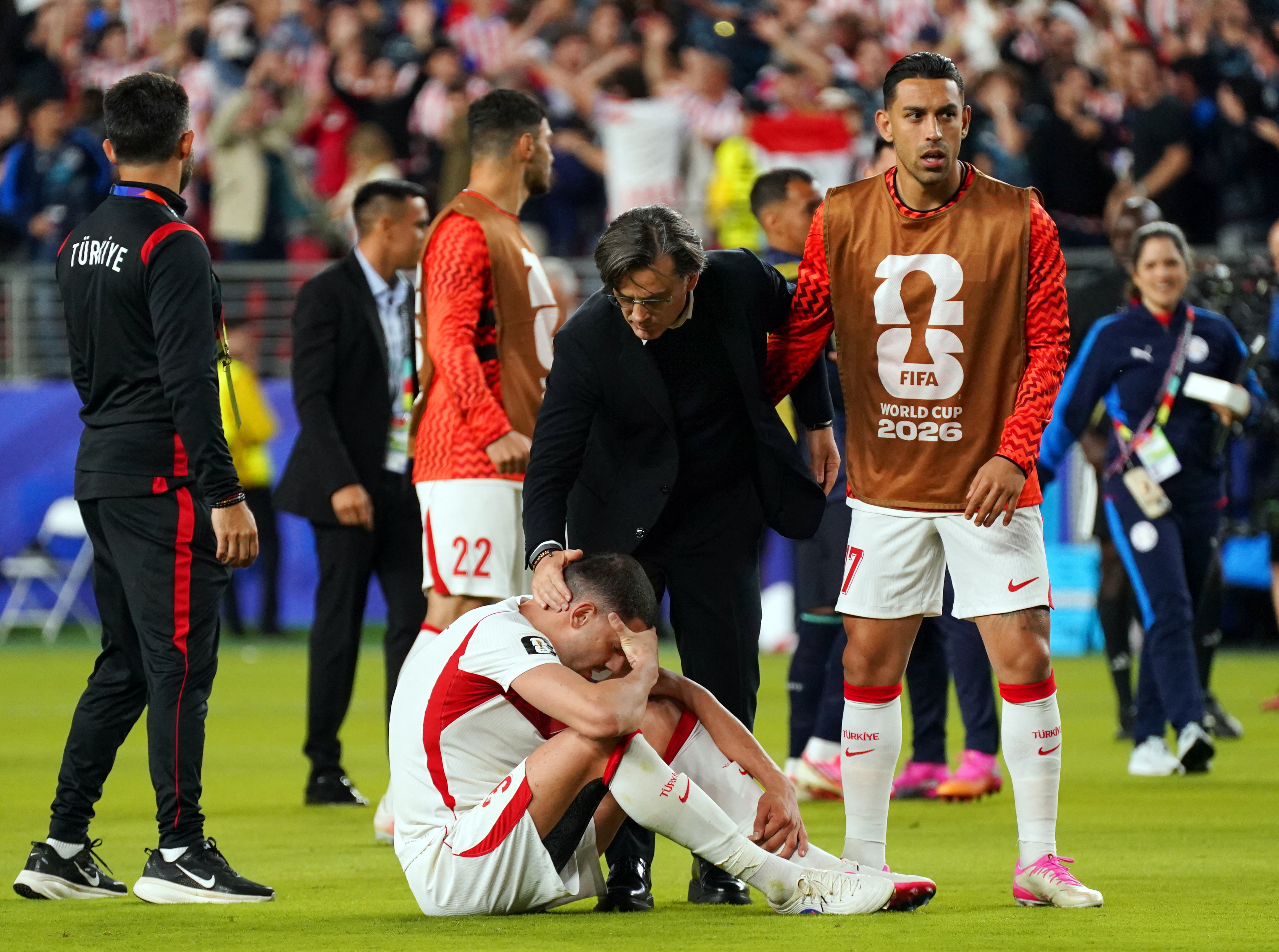 Bütün sorumluluğun kendilerinde olduğunu söyleyen Merih Demiral, Montella'nın verdikleri mücadeleden