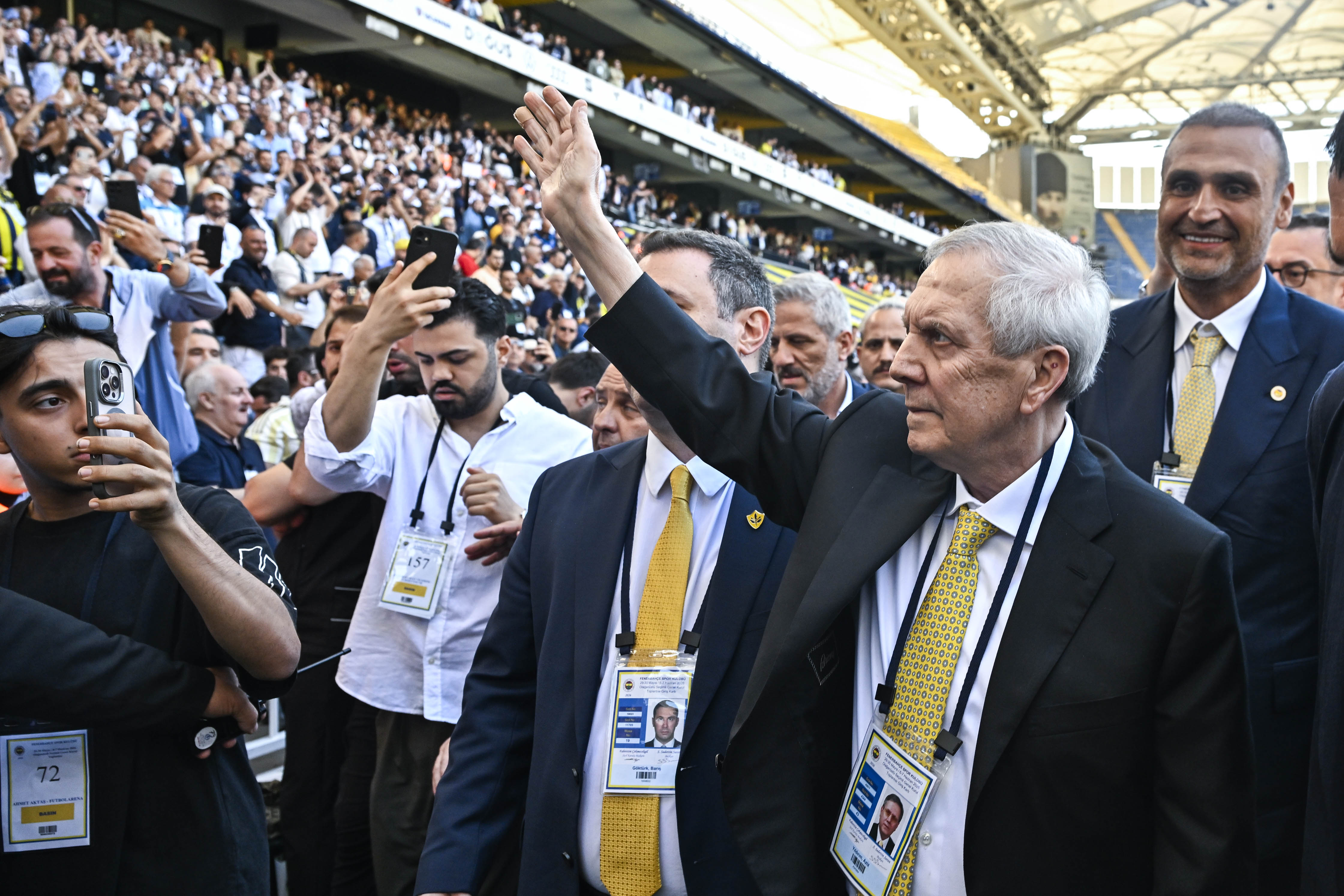Fenerbahçe'de Aziz Yıldırım ve Hakan Safi'nin başkanlık için yarıştığı kongrede
