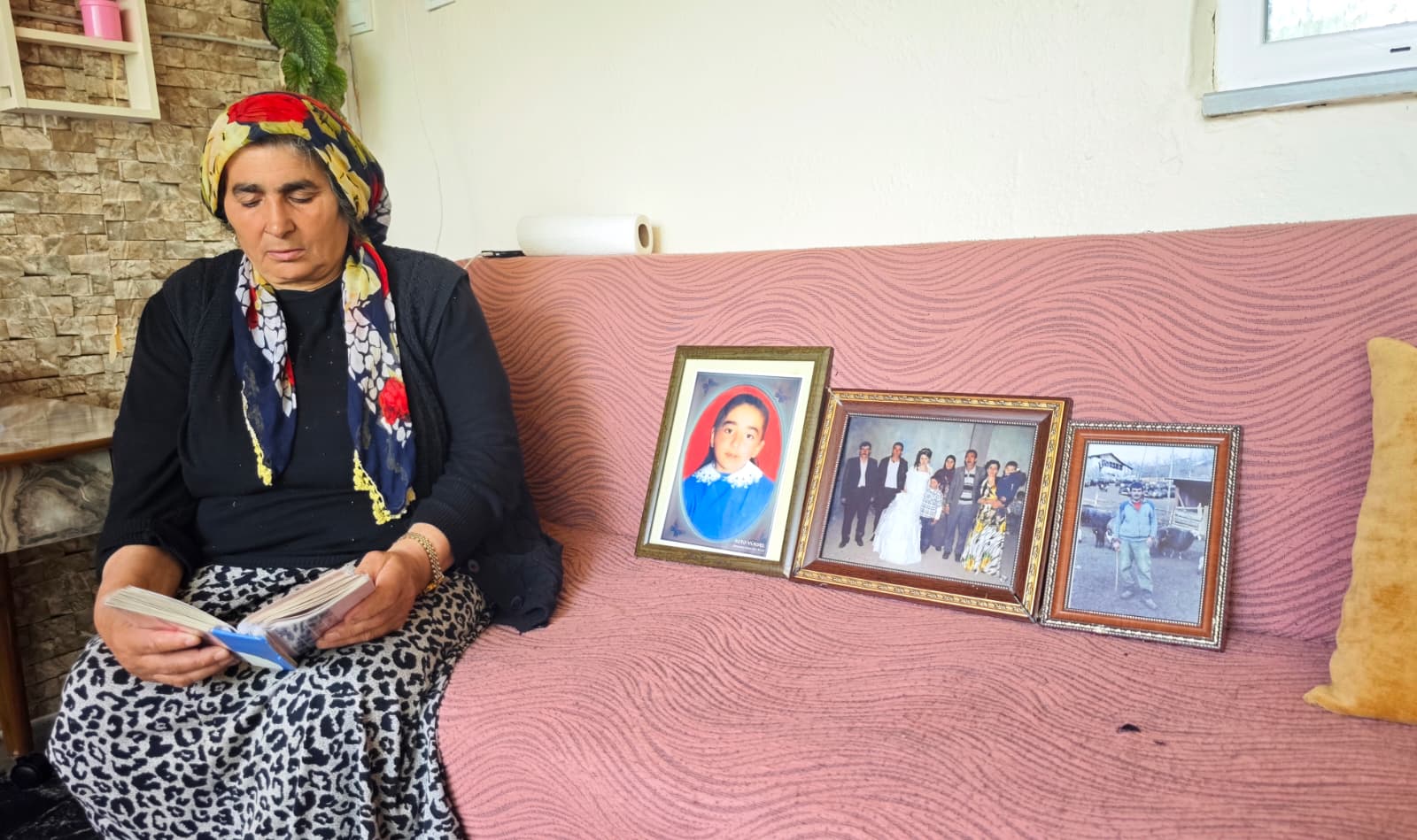 Artvin'de yaşayan Şengül Gezer (66), yıllar içinde bir bebeğini, attan