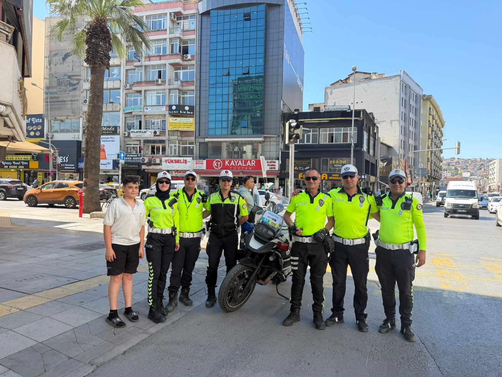 İzmir'de trafik kurallarına uymayan sürücülere göz açtırmamasıyla bilinen 35 yıllık