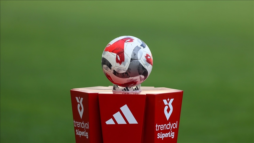 Futbolda transfer döneminin hareketlenmesi, takımların yeni sezon hazırlık kamplarına başlaması