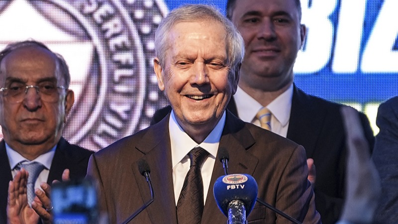 Fenerbahçe'de Aziz Yıldırım'ın başkanlığa seçilmesinin ardından teknik direktör kararı da