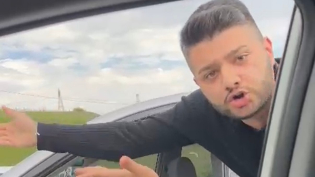 Eyüpsultan TEM Otoyolu 5. Levent mevkiinde seyir halinde olan kadın