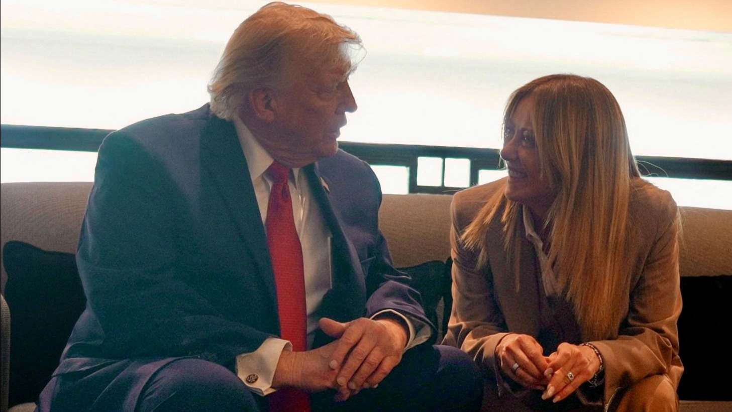 ABD Başkanı Donald Trump, İtalya Başbakanı Giorgia Meloni'nin G7 Zirvesi'nde