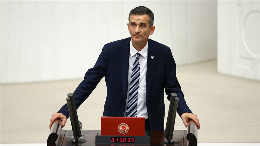 Sakarya Milletvekili Ümit Dikbayır, Cumhuriyet Halk Partisi'nden istifa ettiğini bildirdi.